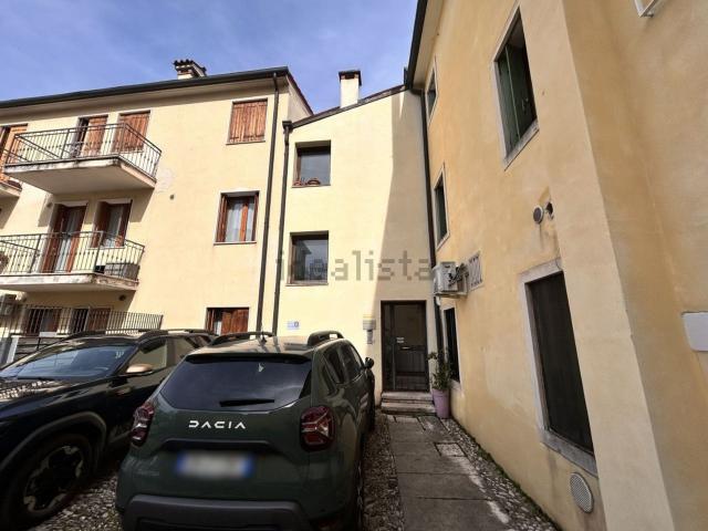 Appartamento in vendita di 105 m² in Corso San Felice Fortunato