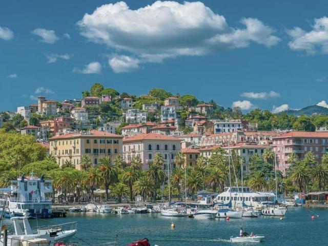 Appartamento in vendita di 105 m² in Piazza Cavour