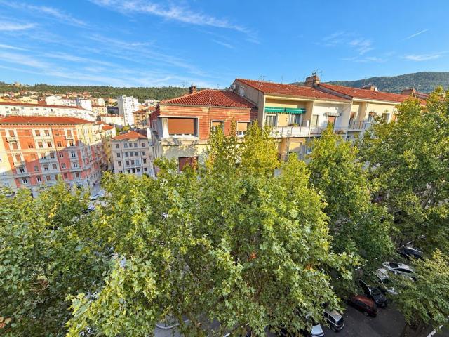 Appartamento in vendita di 105 m² in Piazza dei Volontari Giuliani, 6
