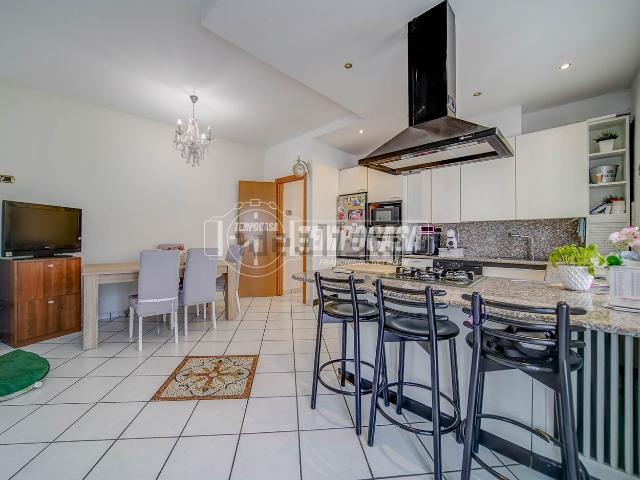 Appartamento in vendita di 105 m² in Piazza Papa Giovanni XXIII, 127
