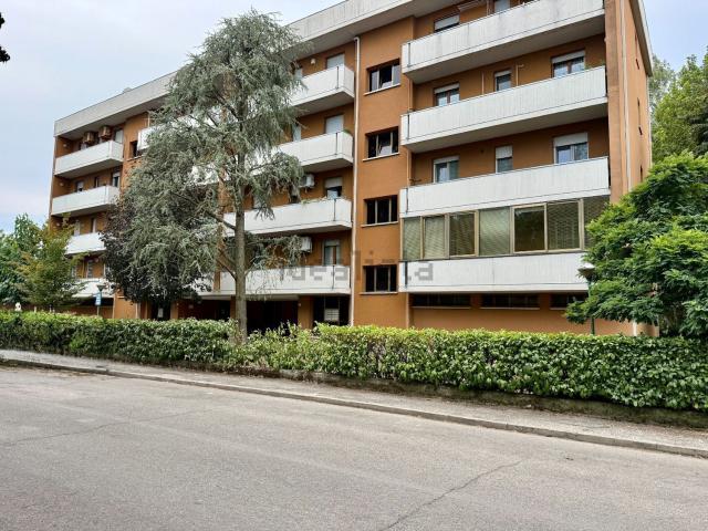 Appartamento in vendita di 106 m² in Via Caduti di Benedello, 5