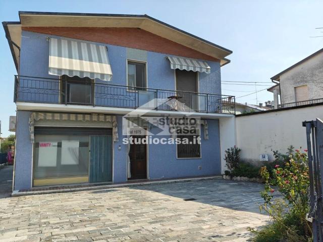 Appartamento in vendita di 106 m² in Via A. Crotti