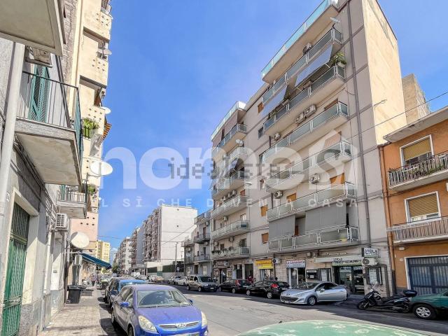 Appartamento in vendita di 106 m² in Via Ammiraglio Caracciolo, 49