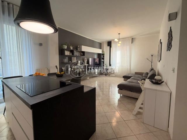 Appartamento in vendita di 106 m² in Via Augusto Salimbeni