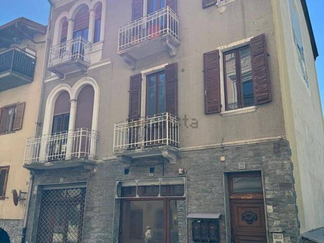 Appartamento in vendita di 106 m² in Via Emile Chanoux, 1332