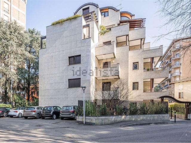 Appartamento in vendita di 106 m² in Via Francesco Cassoli, 36