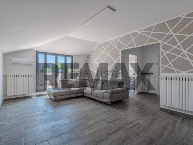 Appartamento in vendita di 106 m² in Via Pradone, 3