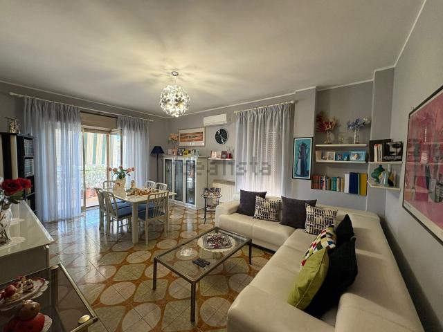 Appartamento in vendita di 106 m² in Via Umbria