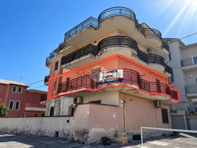 Appartamento in vendita di 106 m² in Viale dei Pini Sud, 111