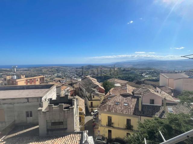 Appartamento in vendita di 106 m² in Largo Raffaele Marincola Cattaneo, 22