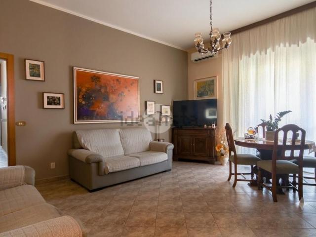 Appartamento in vendita di 107 m² in Via Cesana e Villa, 90