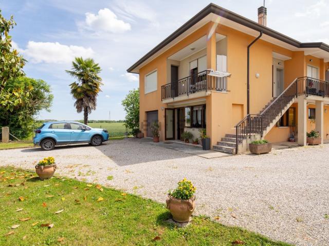Appartamento in vendita di 107 m² in Via Croce, 141