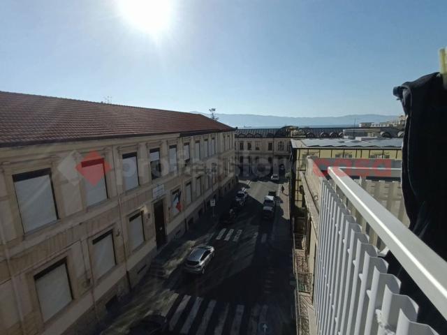 Appartamento in vendita di 107 m² in Via Archia Poeta, 6