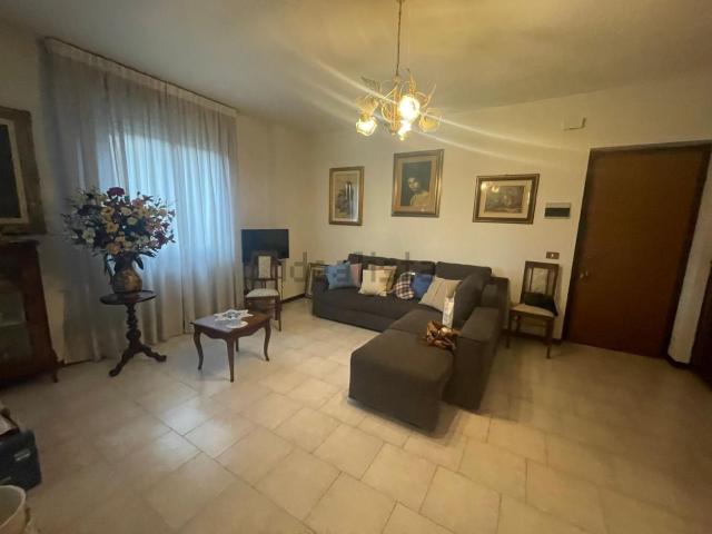 Appartamento in vendita di 107 m² in Via Baracca