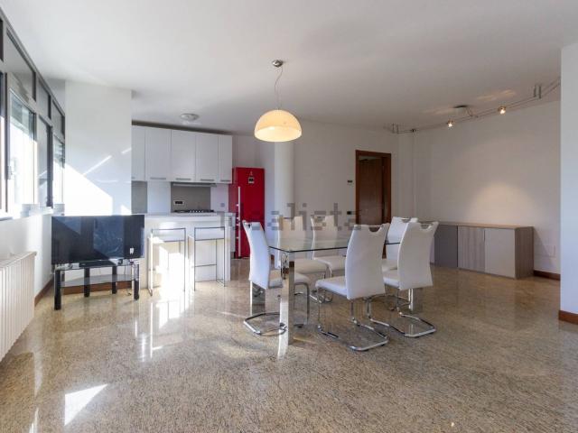 Appartamento in vendita di 107 m² in Via G. B. Damiani, 12