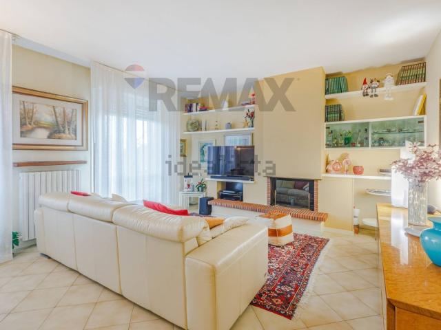 Appartamento in vendita di 107 m² in Via Don Walter Oliva, 5