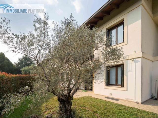 Appartamento in vendita di 107 m² in Via dei Boschi, 11