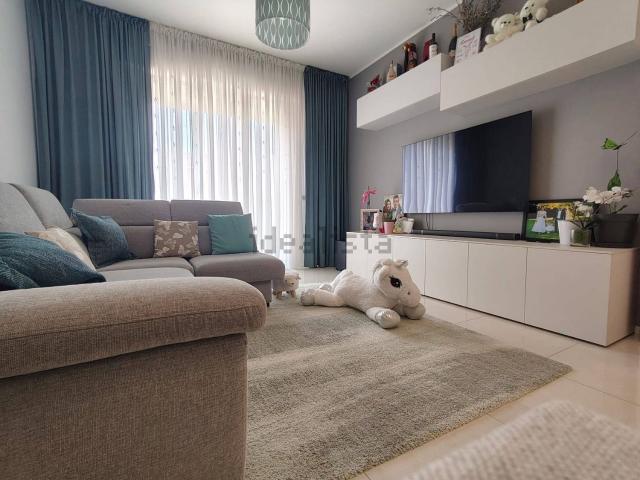 Appartamento in vendita di 107 m² in Via Emilia Ovest, 38