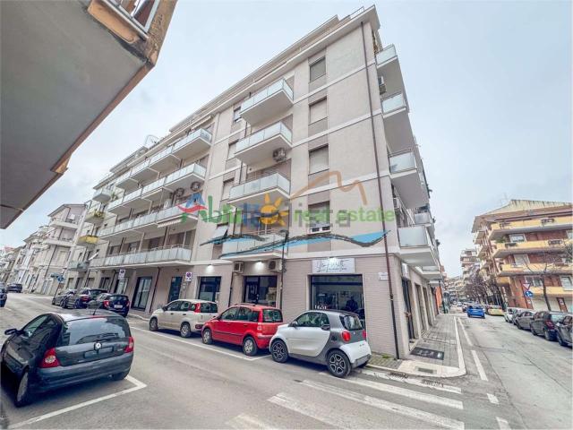 Appartamento in vendita di 107 m² in Via Ludovico Ariosto, 49
