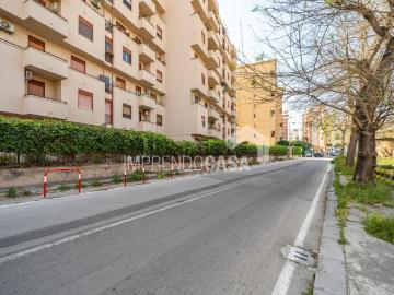 Appartamento in vendita di 107 m² in Via Remo Sandron, 61
