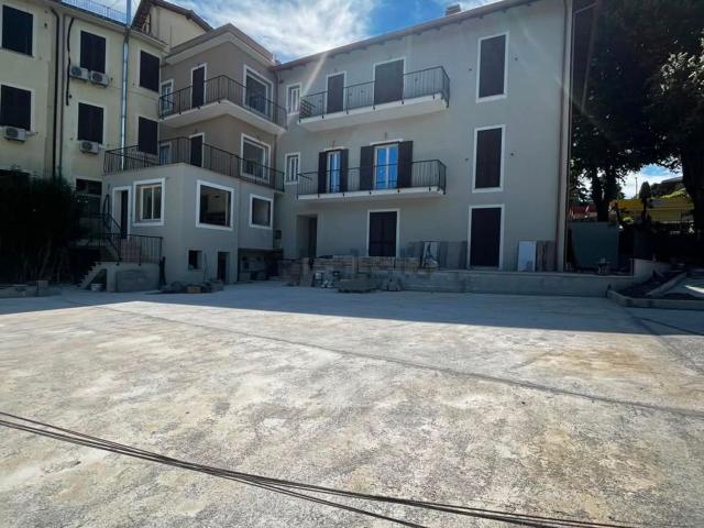 Appartamento in vendita di 107 m² in Via Vecchia di Marino, 10