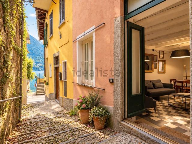 Appartamento in vendita di 107 m² in Via Vecchia Regina