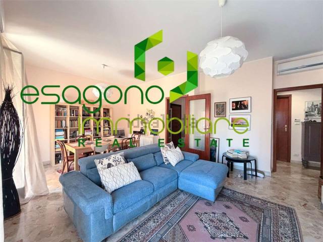 Appartamento in vendita di 107 m² in Viale Teracati