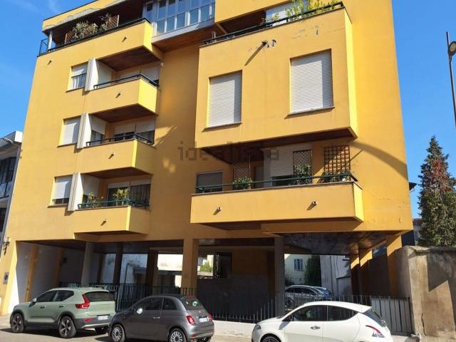 Appartamento in vendita di 107 m² in Viale Cavalli D&apos Olivola, 10