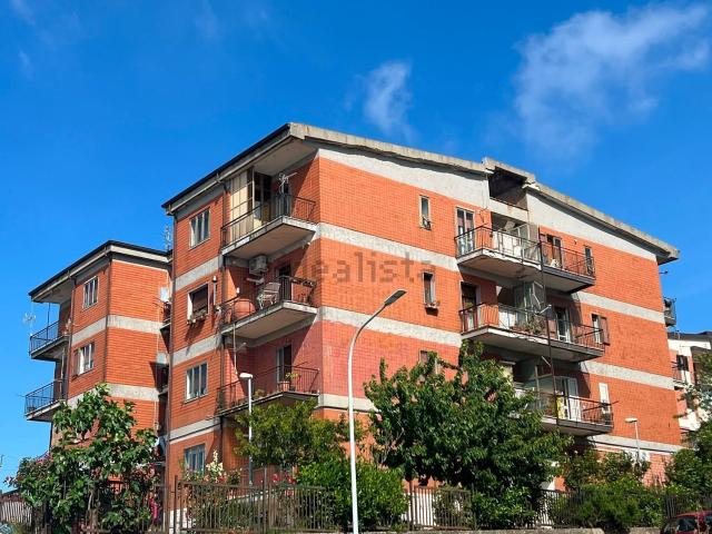 Appartamento in vendita di 107 m² in Viale delle Accademie Vibonesi, 13