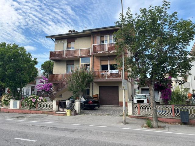 Appartamento in vendita di 107 m² in Viale delle Regioni, 1