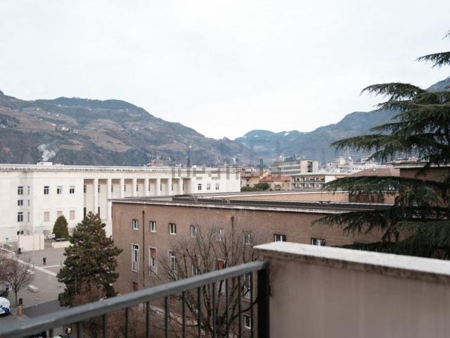 Appartamento in vendita di 107 m² in Viale Duca d&apos Aosta
