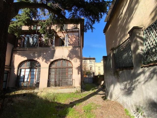 Appartamento in vendita di 107 m² in Viale Fratelli Rosselli, 56