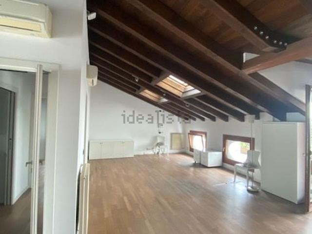 Appartamento in vendita di 107 m² in Viale Giuseppe Lacchin