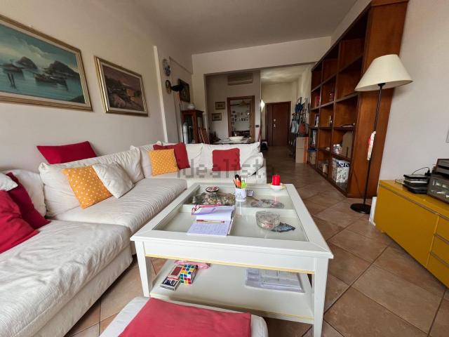 Appartamento in vendita di 107 m² in Viale Pratese, 110