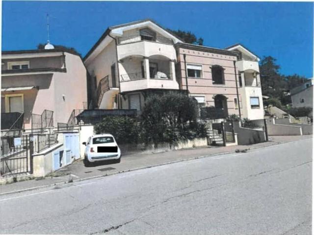 Appartamento in vendita di 107 m² in Corso Europa, 1