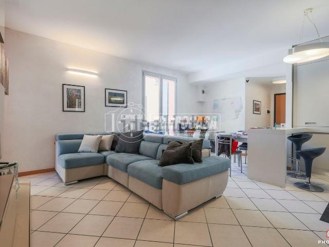 Appartamento in vendita di 107 m² in Piazza Lorenzo D&apos  Auria, 2