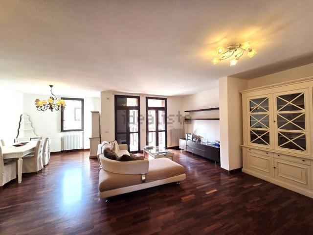 Appartamento in vendita di 136 m² in Strada Gonzaga, 4