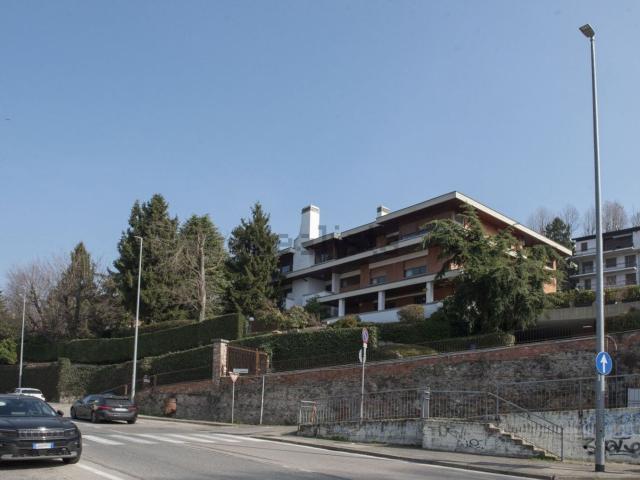 Appartamento in vendita di 107 m² in Strada Torino, 16