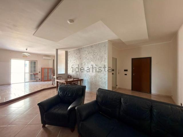 Appartamento in vendita di 108 m² in Via Cotronei, 5