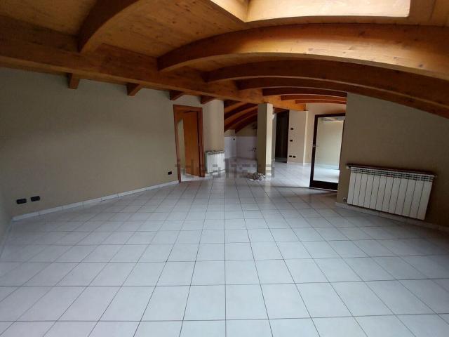 Appartamento in vendita di 108 m² in Via A. Manzoni, 103
