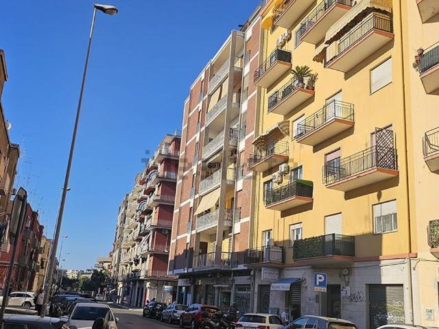 Appartamento in vendita di 108 m² in Via Giulio Petroni, 14