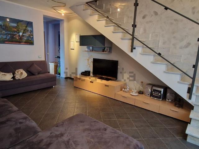 Appartamento in vendita di 108 m² in Via Giovanni Scazzola