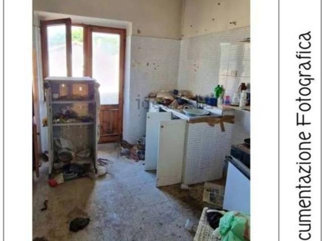 Appartamento in vendita di 108 m² in Via dei Marsi, 134