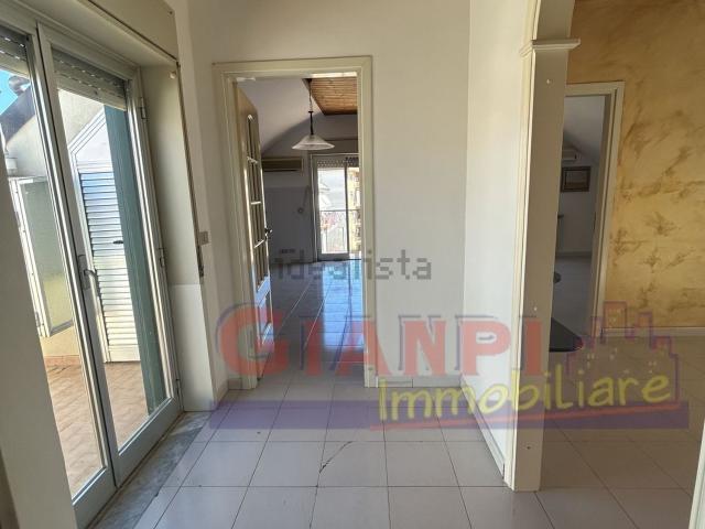 Appartamento in vendita di 108 m² in Via Letizia Trigona, 22