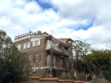 Appartamento in vendita di 108 m² in Via Mormanno, 28