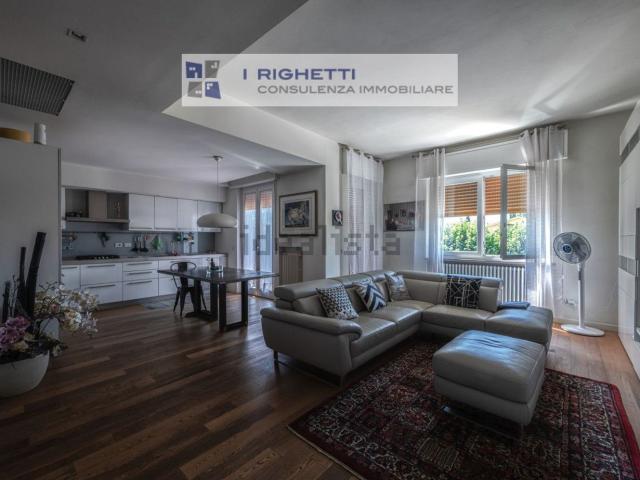 Appartamento in vendita di 108 m² in Via Risorgimento