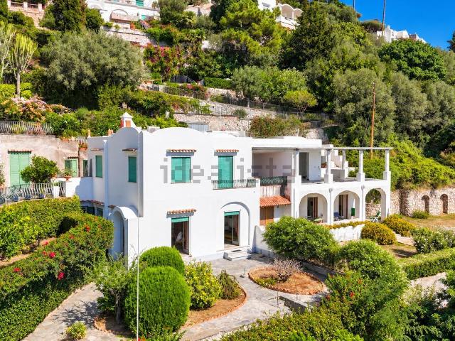 Appartamento in vendita di 108 m² in Via Marina Piccola