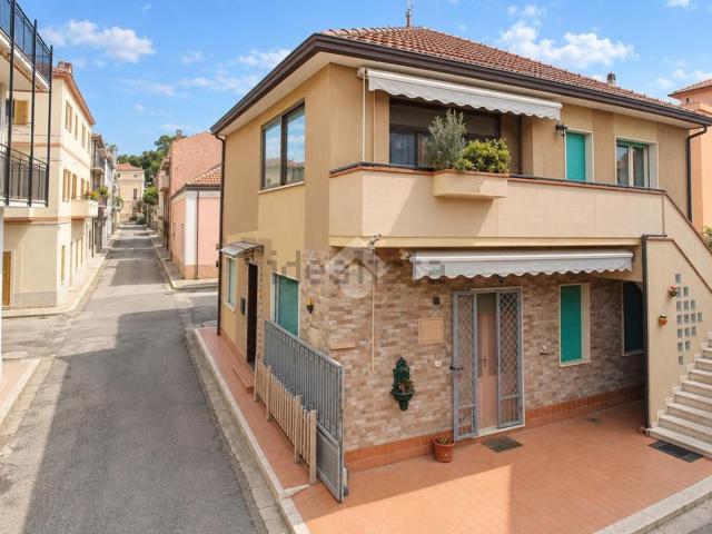 Appartamento in vendita di 108 m² in Via Napoli, 13