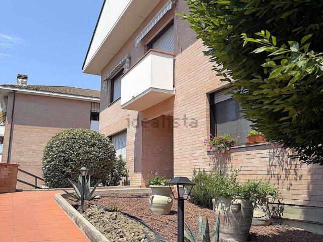 Appartamento in vendita di 108 m² in Via Salvo D&apos Acquisto, 74