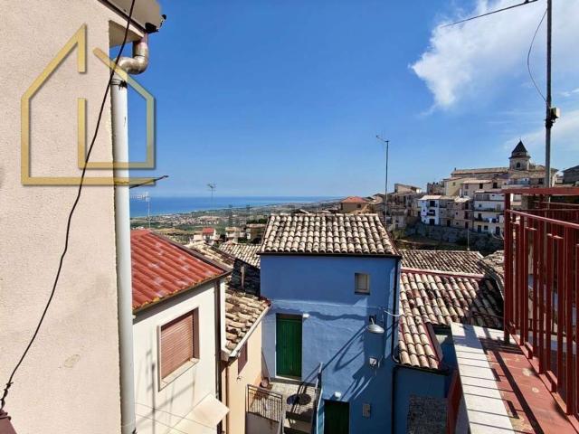 Appartamento in vendita di 108 m² in Vico VI&apos  Via Trieste, 32